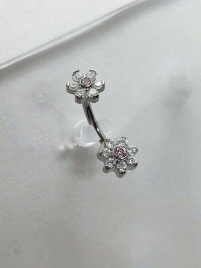 Gioiello per piercing all'ombelico in titanio con fiori di Swarovski rosa