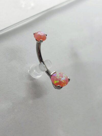 Gioiello per piercing all'ombelico in titanio con pietra opale rosa a taglio diamantato